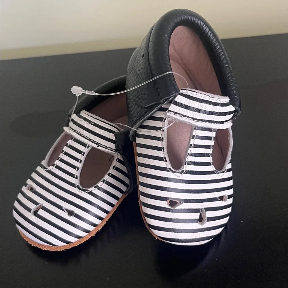 Monkey Feet Black and White Striped Mary Jane Baby Shoes 6/12 months